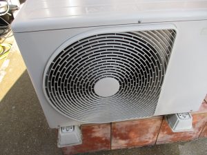 ２０１９年東芝８畳エアコン標準工事込み５２０００円税込　本体１年保証　工事３年