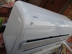 Ｔ117　２０２５年東芝自動お掃除６畳エアコン標準工事込み５９８００円　本体保障１年　工事保証３年