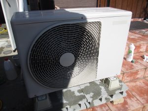 T331　２０２５年東芝自動お掃除大清快空気清浄付　６畳エアコン標準工事込み６３０００円税込   ＲＡＳ-ｕ２２１ＡＤＺ　本体保障１年　工事保証３年